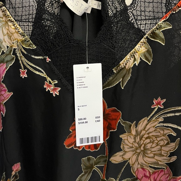 Astr the label: size small - Picture 3 of 4